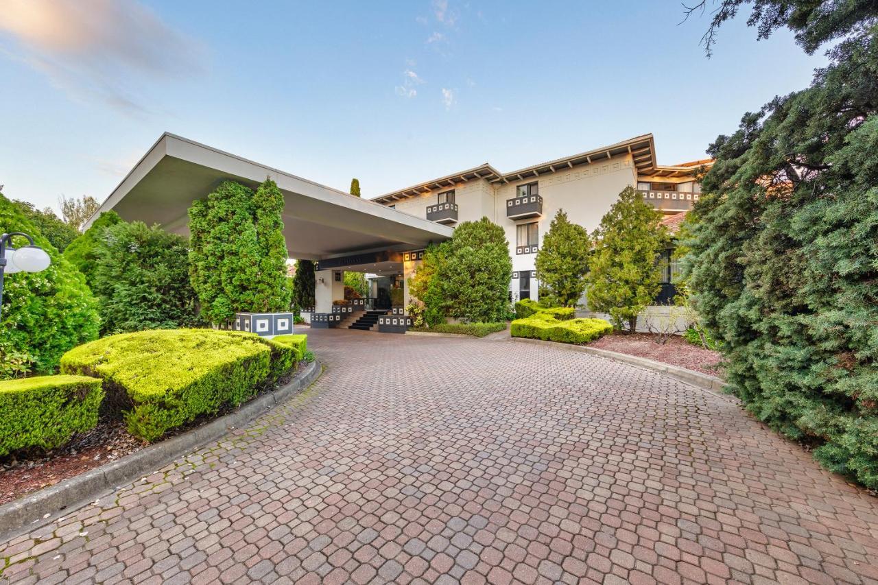 Ramada By Wyndham Diplomat Canberra Exterior photo