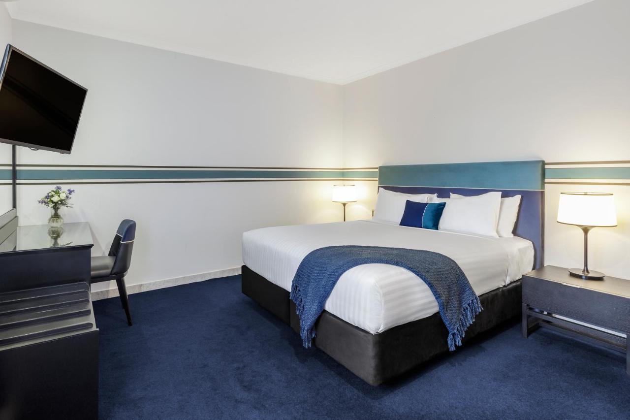 Ramada By Wyndham Diplomat Canberra Exterior photo
