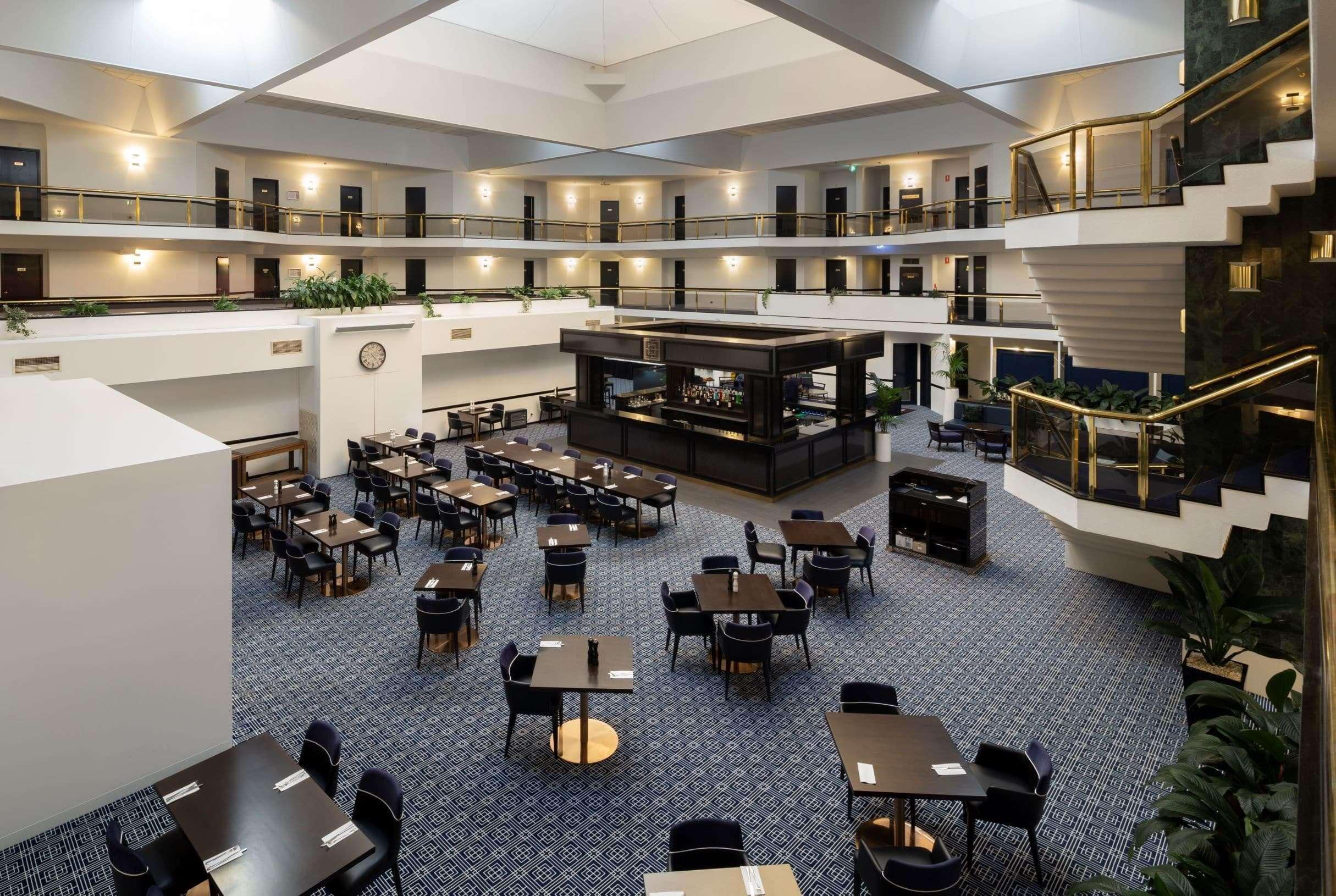 Ramada By Wyndham Diplomat Canberra Exterior photo