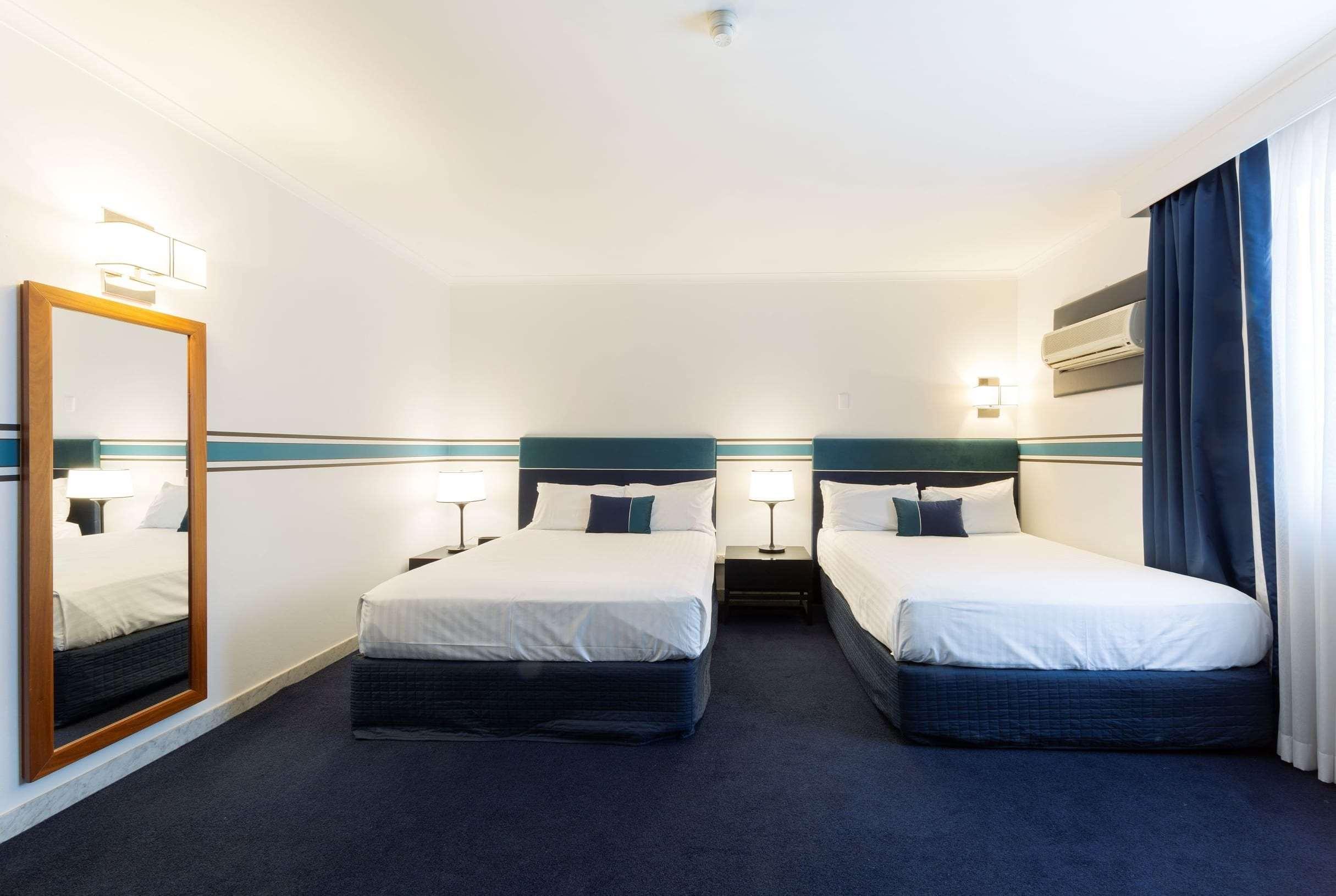 Ramada By Wyndham Diplomat Canberra Exterior photo